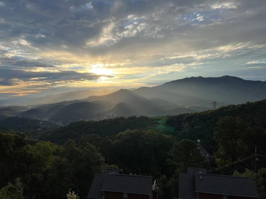 Spacious Gatlinburg Condo With Million Dollar Mountain Views Экстерьер фото